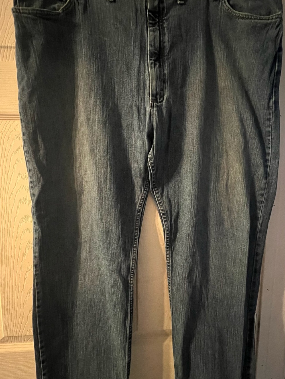 Wrangler Men's Straight-Leg Faded Blue Jeans